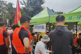 我可当真了？安帅问采访内容，克罗斯笑称：我也会续约